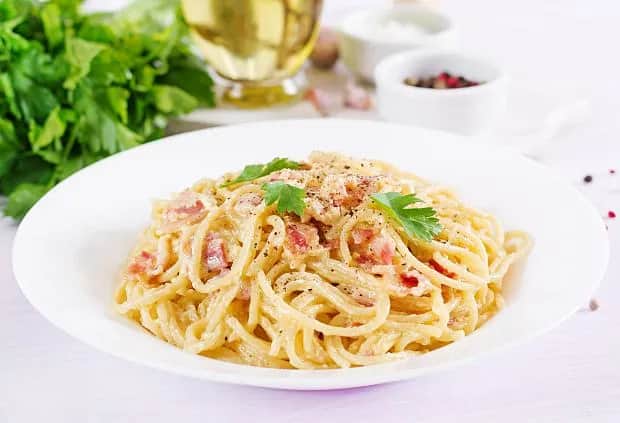 Carbonara Pascala: Prawdziwy przepis bez śmietany (15 min)