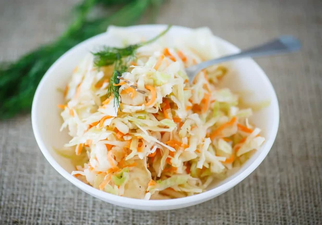Surówka z białej kapusty: Sekret smaku jak z restauracji i kebaba