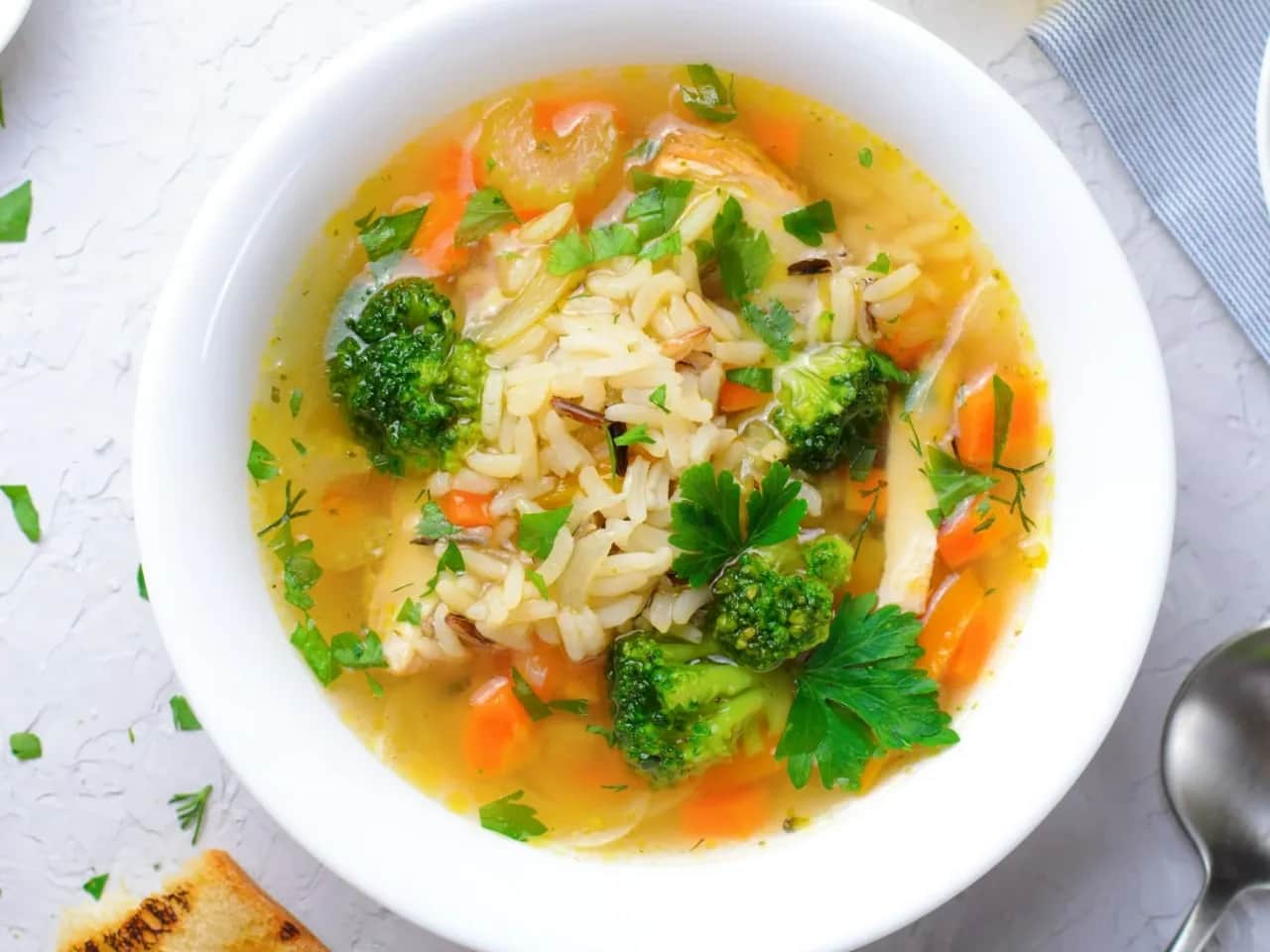 Jaką zupę na obiad? Inspiracje na szybkie i sycące dania!