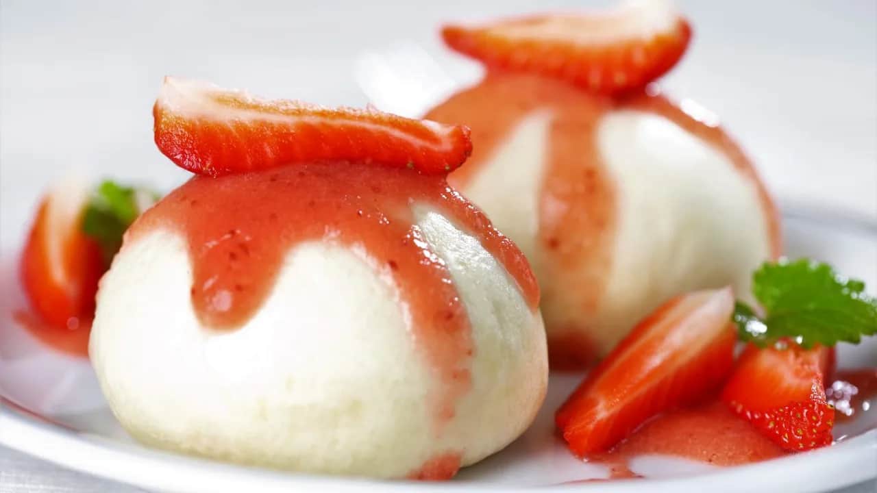 Kluski na parze: 15 pomysłów na słodko i wytrawnie