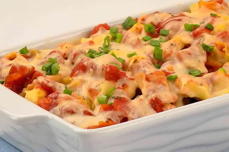 Tortellini z mięsem: 10+ pomysłów na szybki obiad (sosy, zapiekanki)