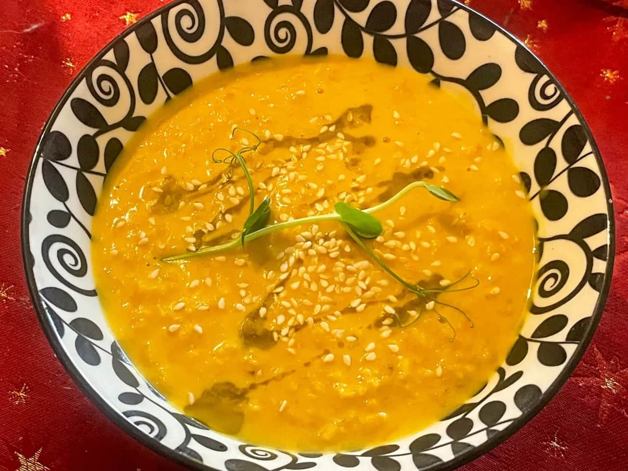 Ile zupy na 20 osób? Oblicz idealną ilość bez stresu!